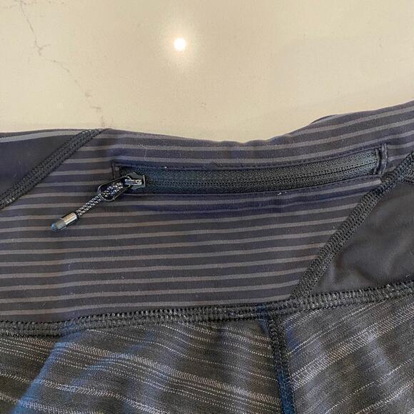 Lululemon Run Speed Short Black and Gray Size 6 - Picture 4 of 9